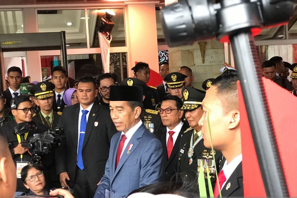 Jokowi Bantah Pemberian Pangkat Untuk Prabowo Merupakan Transaksi Politik.