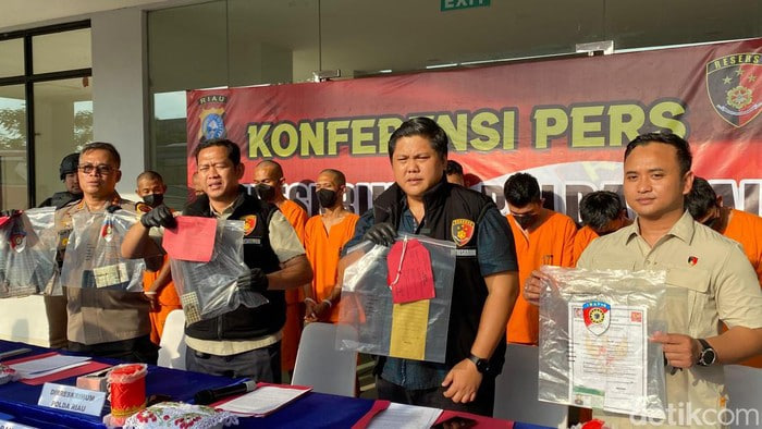 Polisi Membongkar Jual Beli Senjata Api di Pekanbaru