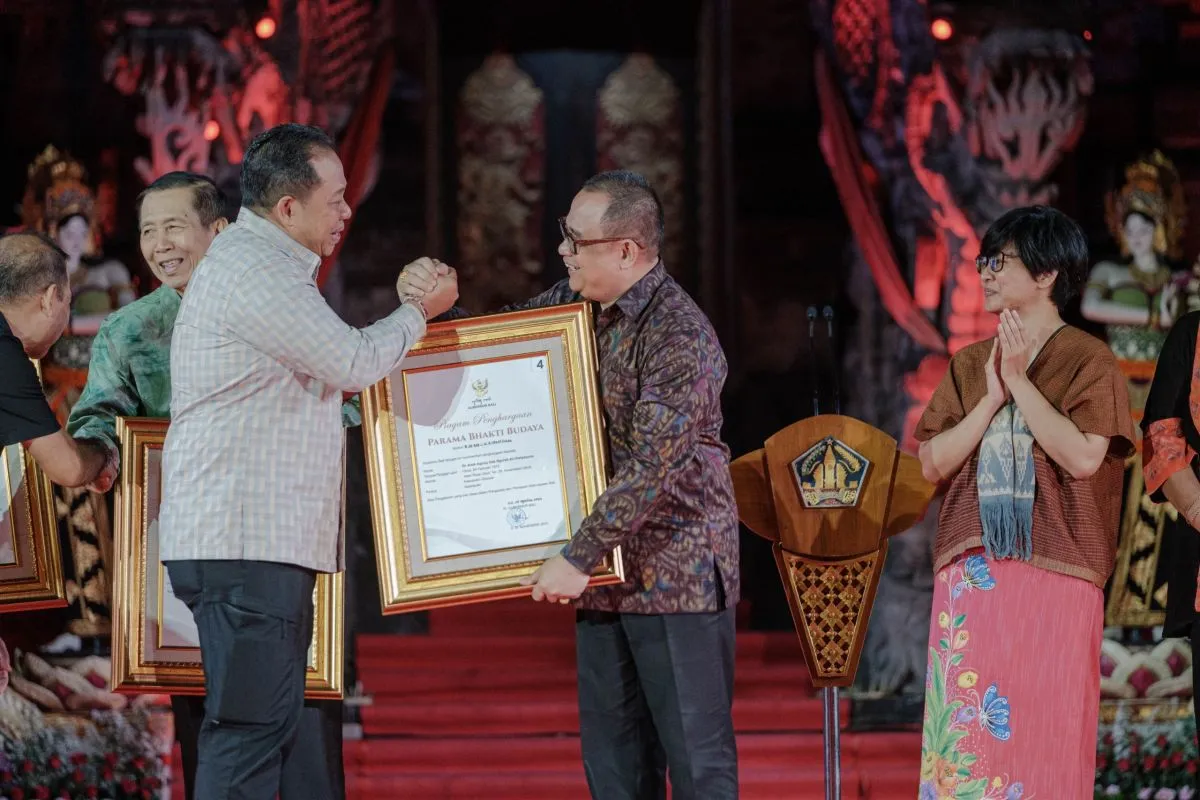 Ari Dwipayana Terima Anugra Parama Bhakti Budaya Pemprov Bali